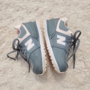 New Balance 6T Tennis Shoes - Grey & Pink